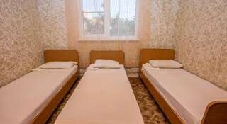 Гостиница Guest House Chayka Сочи Четырехместный номер эконом-класса с общей ванной комнатой-6
