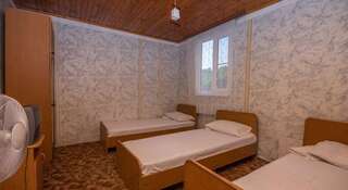 Гостиница Guest House Chayka Сочи Трехместный номер с общей ванной комнатой-5